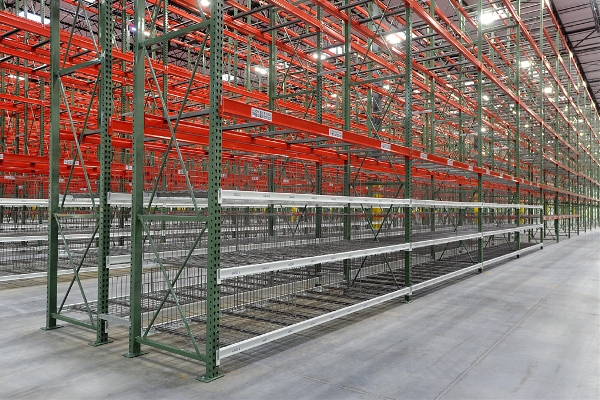 Selective Pallet Rack with wire decking- Apex Chicago